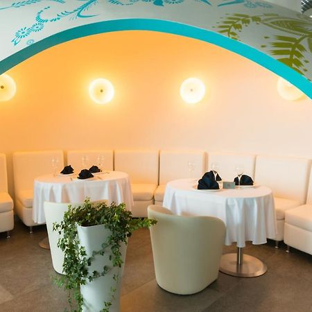 Terminal B Hotel Kiev Exterior foto