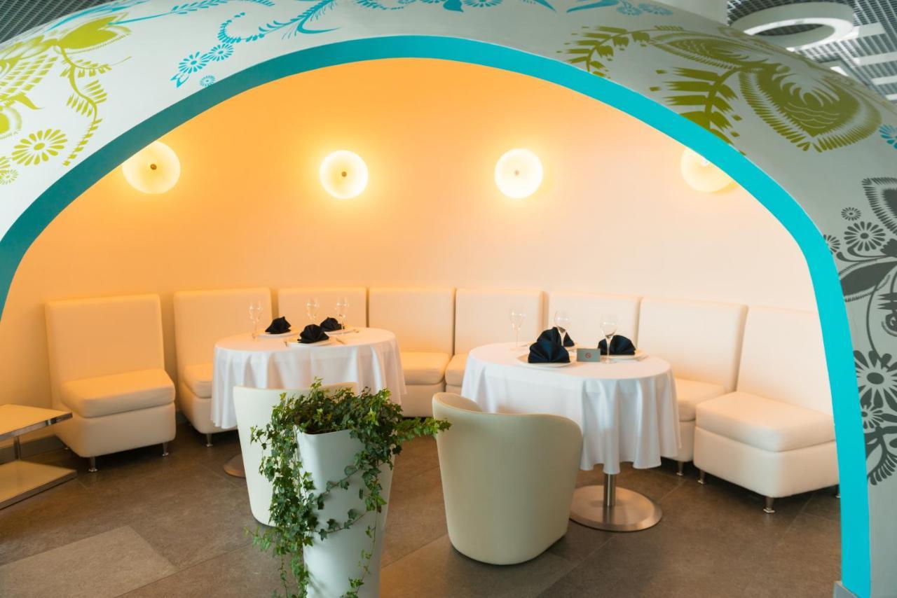 Terminal B Hotel Kiev Exterior foto