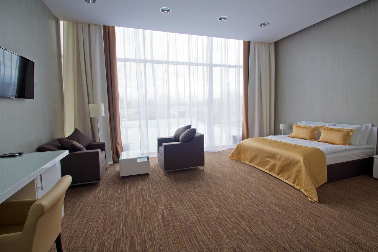 Terminal B Hotel Kiev Exterior foto
